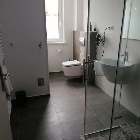 Monteurswohnung 5 Schlafzimmer Penzion *